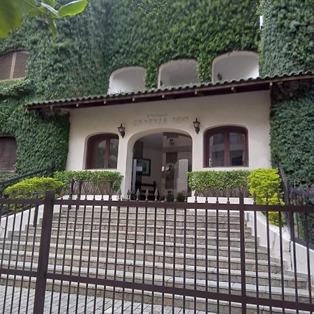 Poucos Passos Da Praia Da Enseada, Melhor Praia Do Guaruja E Ao Lado De Varios Estabelecimentos, Podendo Fazer Tudo A Pe ! Exterior photo