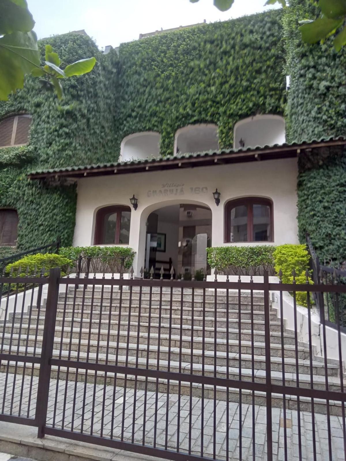 Poucos Passos Da Praia Da Enseada, Melhor Praia Do Guaruja E Ao Lado De Varios Estabelecimentos, Podendo Fazer Tudo A Pe ! Exterior photo